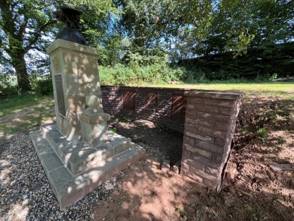 Sanierung Ehrenmal am Friedhof in Ernsthausen