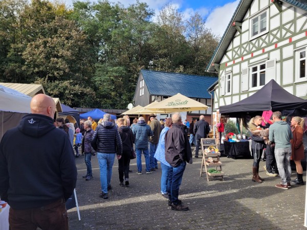 Herbstmarkt am alten Forsthaus lockte viele Besucher an