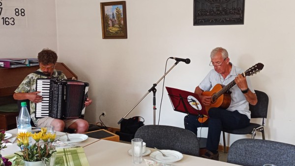 Musik und Poesie im Café VergissMeinNicht