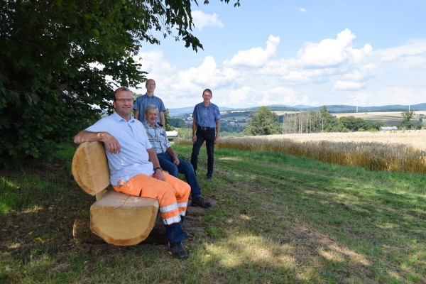 EAM stiftet neue Sitzbank am Rauschenberger Panoramaweg
